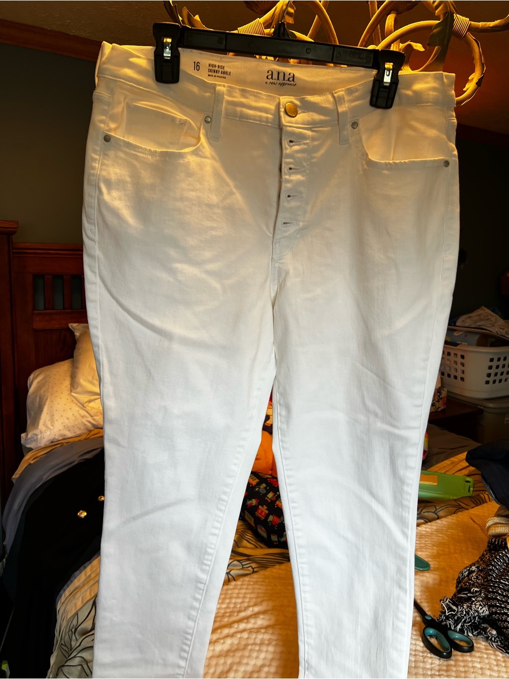 a.n.a White High-Rise Skinny Ankle Jeans with Button Fly Size 16